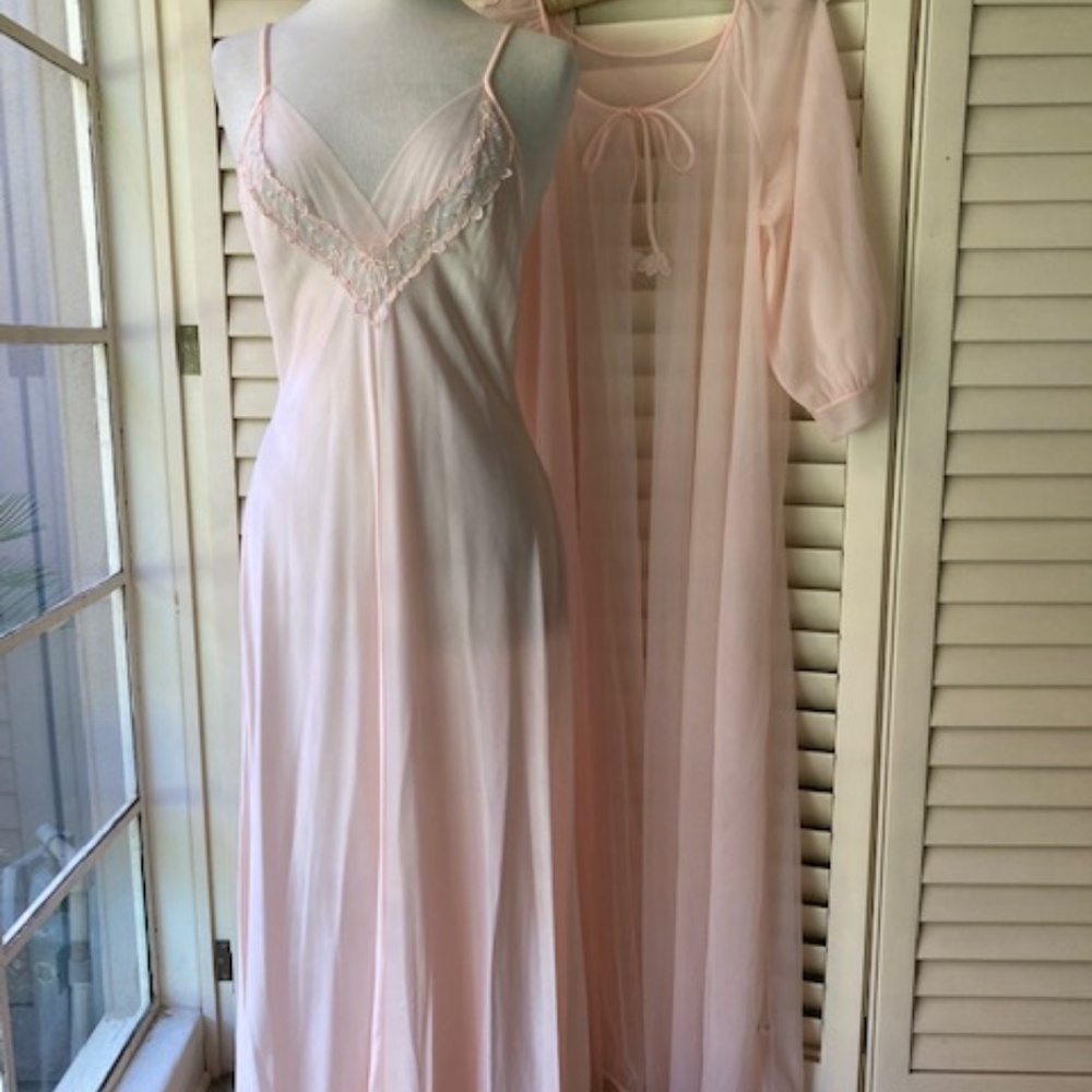 Elegant Pink Lace Nightgown and Robe Set
